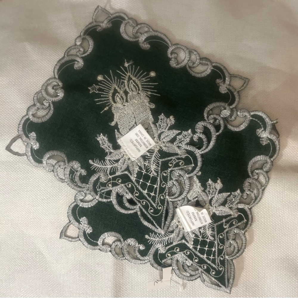 2/$18.00 Christmas Dollies - Picture 9 of 10